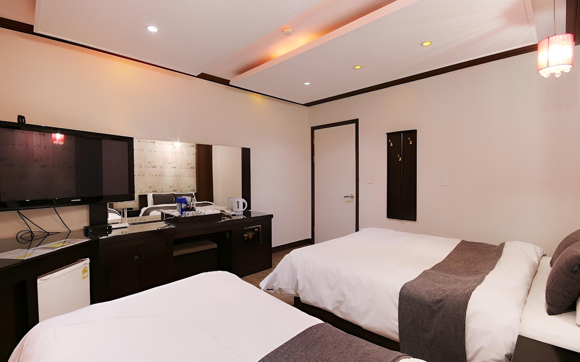 Room (Twin) photo 3