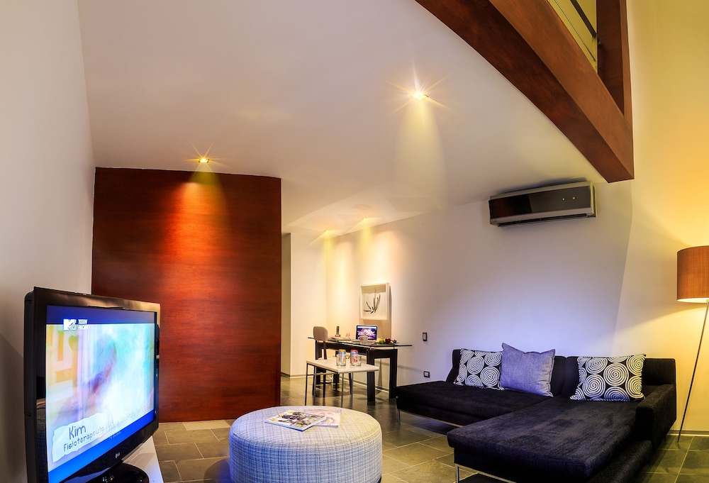 Room, Tower - Photo 2