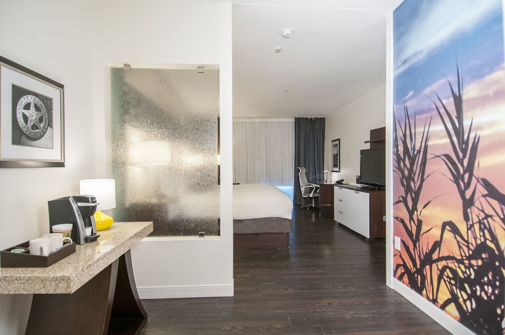 Standard Room, 1 King Bed - Photo 7