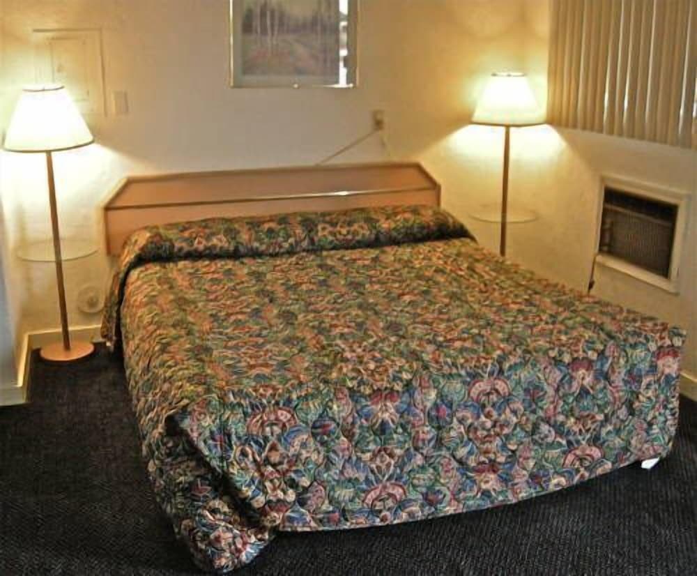 Suite, 2 Bedrooms, Kitchenette photo 2