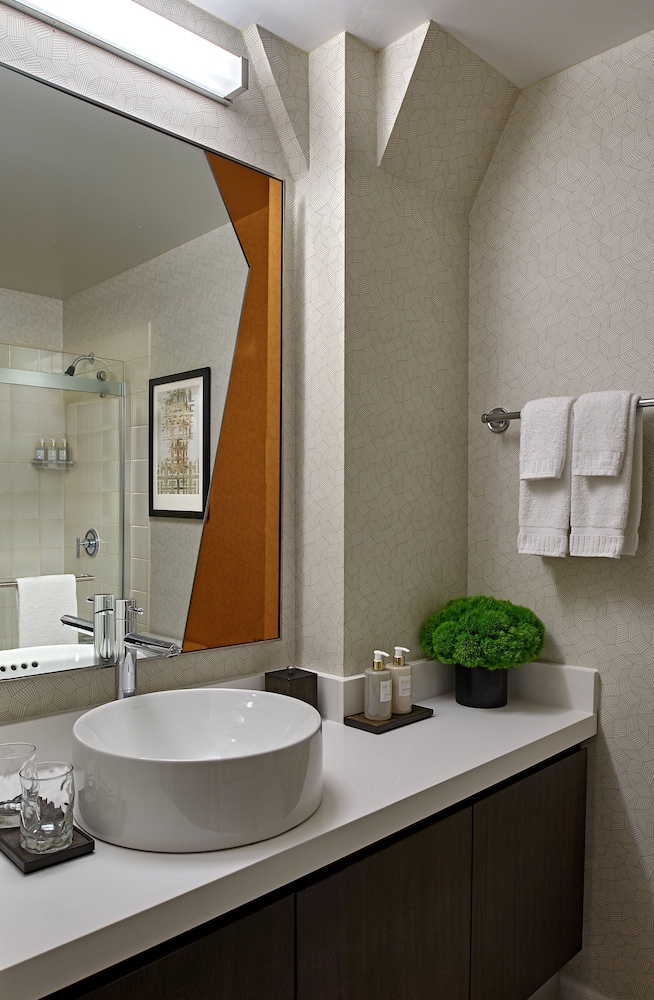 Executive Room, 1 King Bed, City View - Photo 4