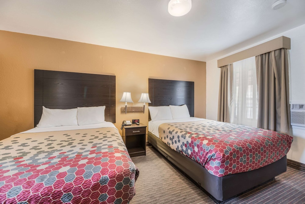 Standard Double Room, 2 Double Beds, Non Smoking - Photo 6