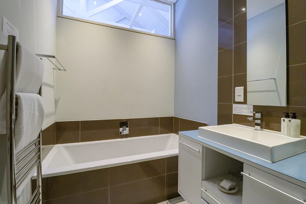 Three Bedroom Luxury Apartment thumbnail 5