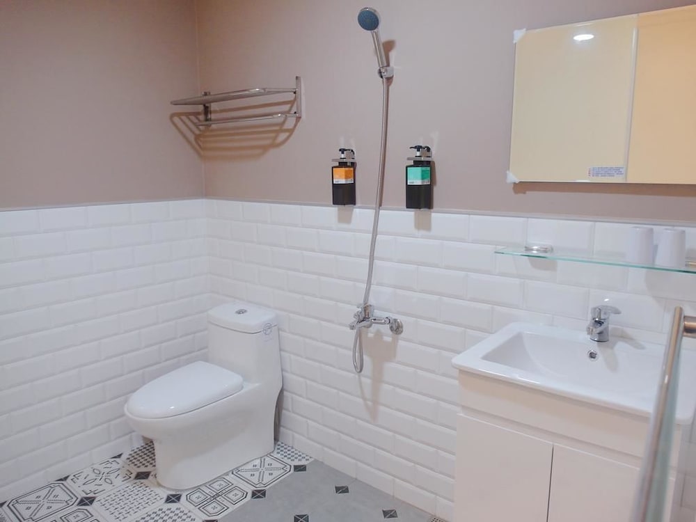 Classic Quadruple Room - Photo 7