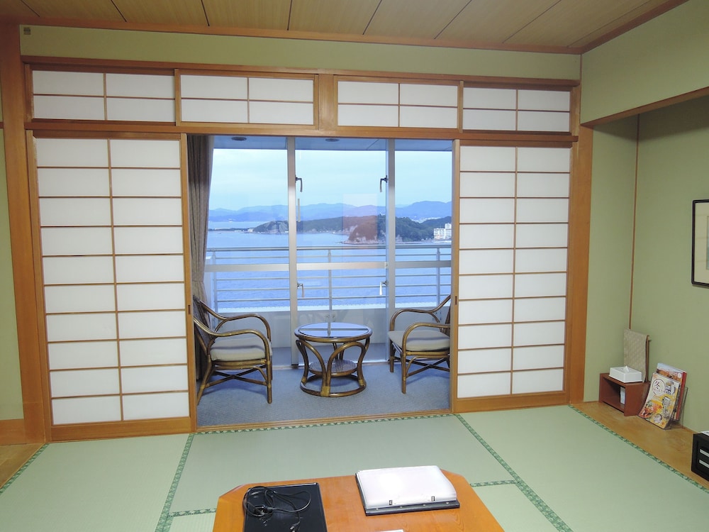 Japanese Style Room, Smoking photo 3