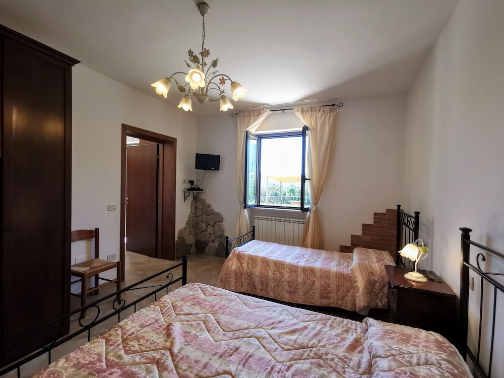 Apartment, 2 Bedrooms, Accessible photo 1