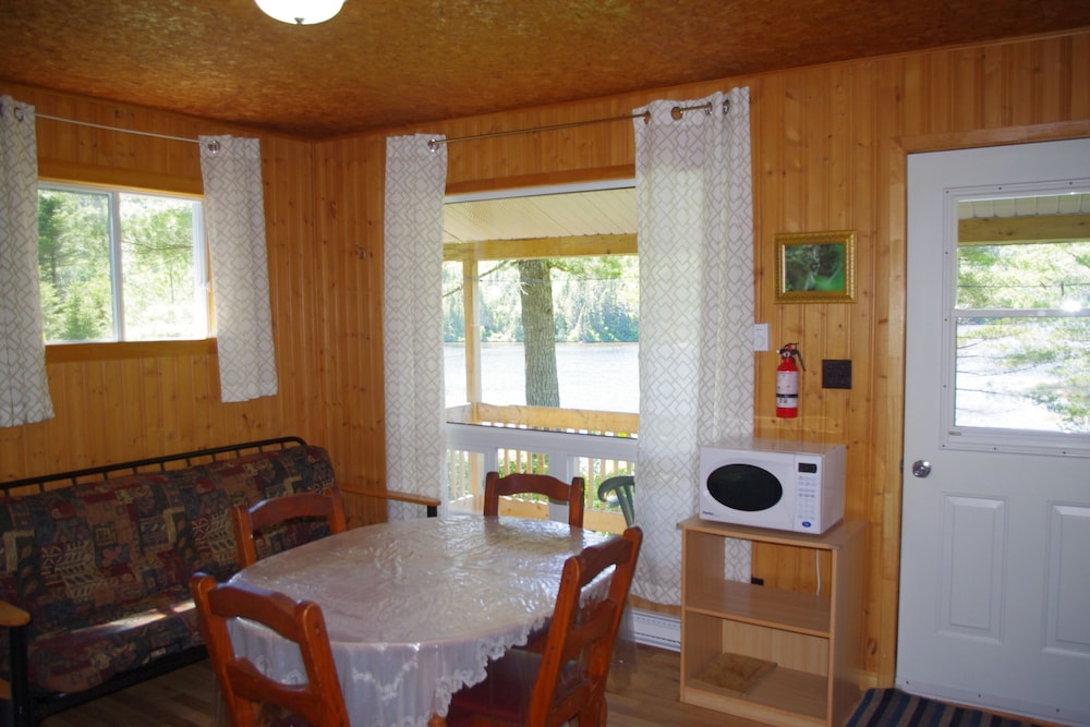 Basic Cabin, 2 Bedrooms (Chalet 5) photo 2