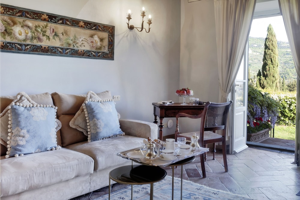 Suite - Photo 2