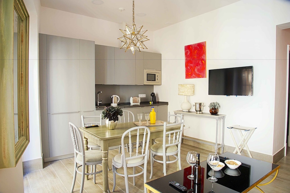 First Grand Deluxe Apartment