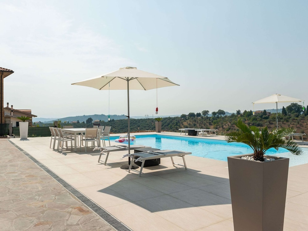 Villa photo 3