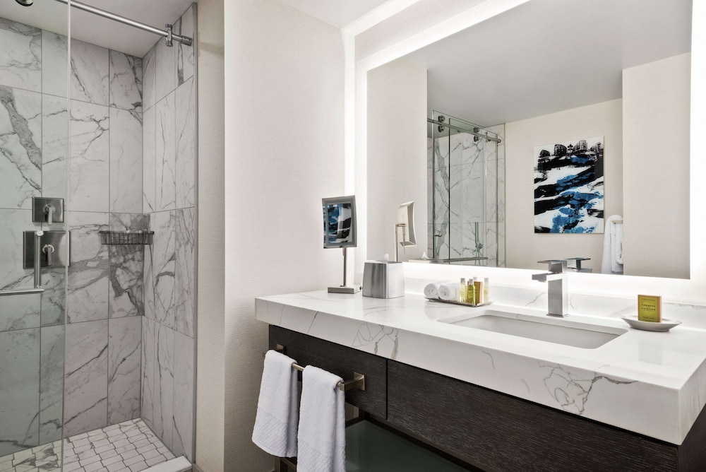 Suite, 1 Bedroom - Photo 6
