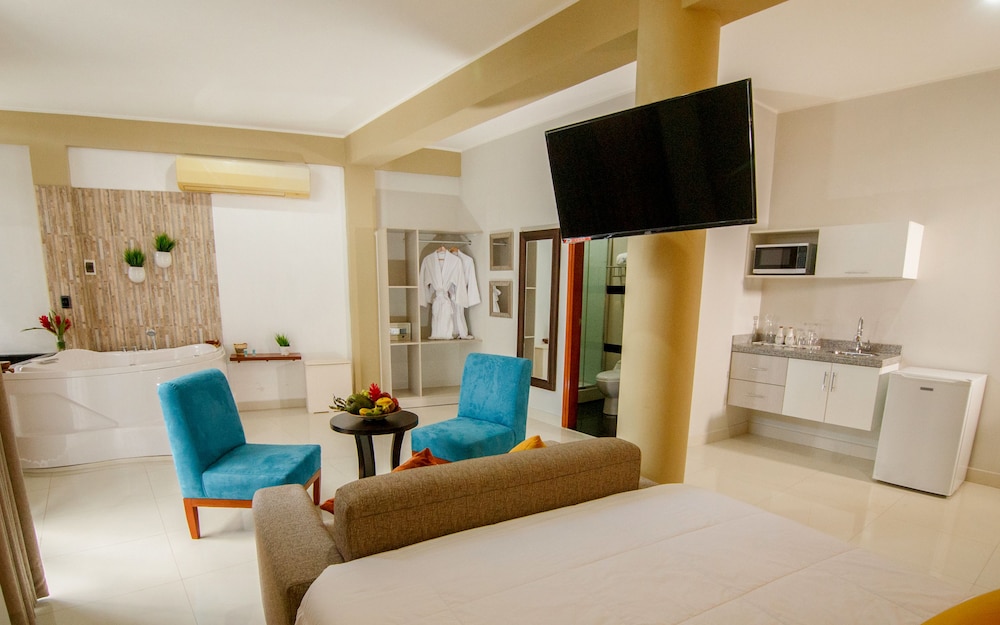 Senior Suite, Hot Tub photo 1