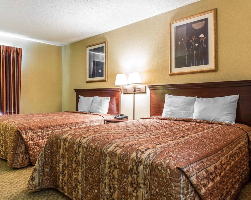 Standard Room, 2 Queen Beds, Non Smoking photo 3