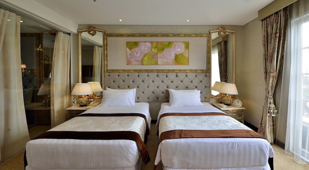 Deluxe Twin Room photo 2