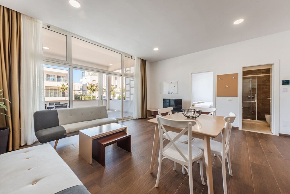 Apartment photo 2