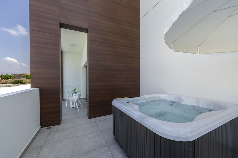 Superior Room, Jetted Tub photo 2