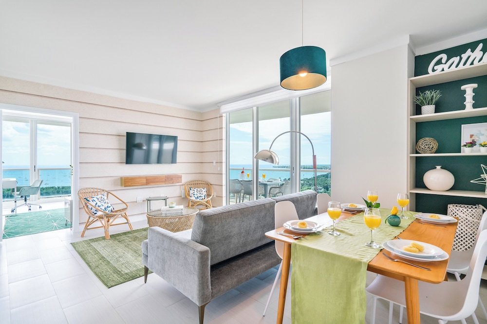 Deluxe Apartment, 1 King Bed with Sofa bed, Balcony, Ocean View1618.02