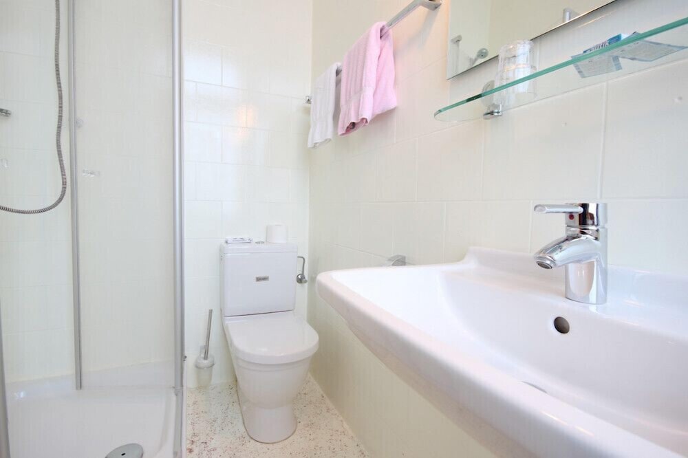 Double Room - Photo 8
