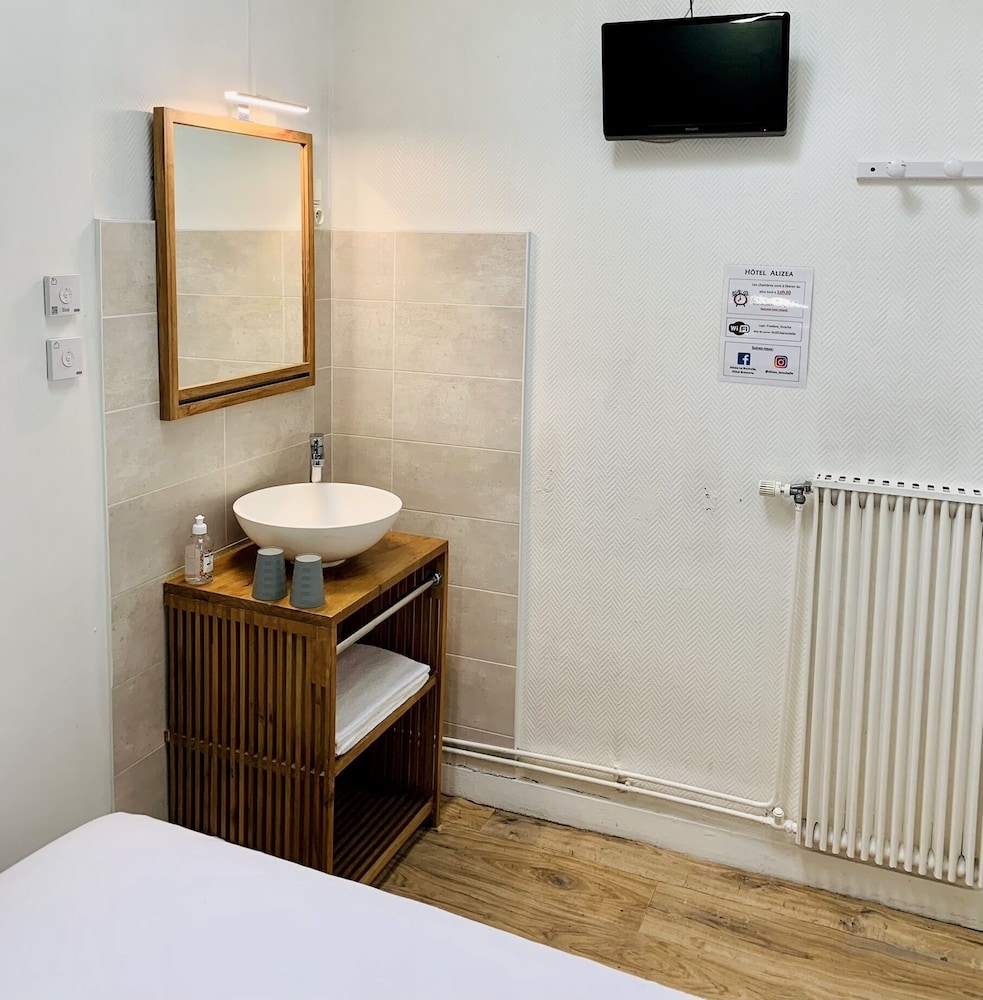 Economy Double Room, Shared Bathroom photo 2
