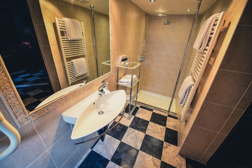 Deluxe Suite, 1 King Bed (Prince of Wales) - Photo 4