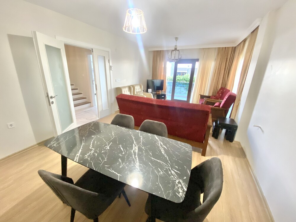 Exclusive House photo 2