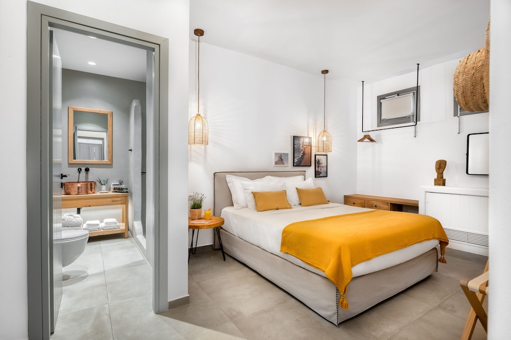 Deluxe Two Bedrooms Suite With Sea View - Queen Bee photo 1