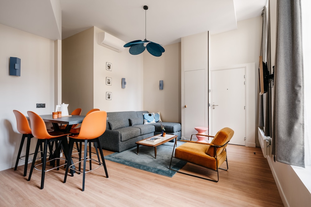 Apartment n°102 : 2-bedrooms photo 2