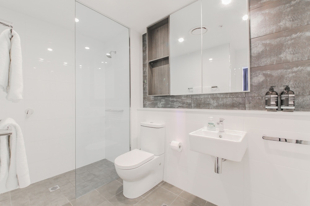 Luxury Apartment, 2 Bedrooms, 2 Bathrooms, City View photo 3