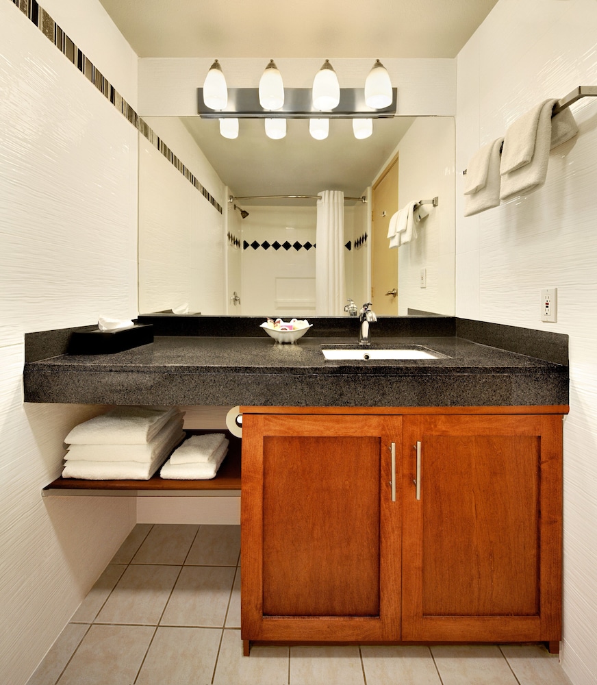 Standard Room, 1 Queen Bed (Exterior Entrance, Stairs Access Only) photo 2