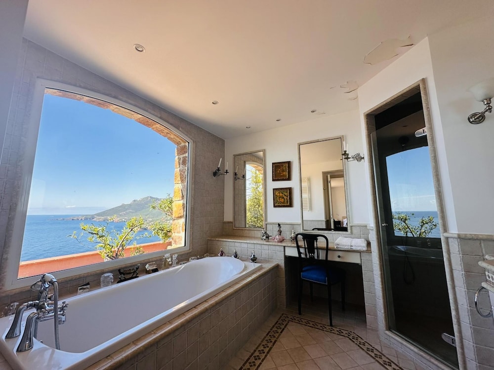 Villa photo 3