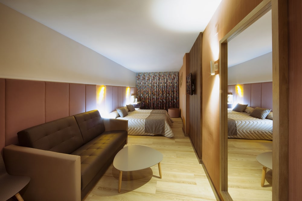 Superior Room, Balcony, Pool View