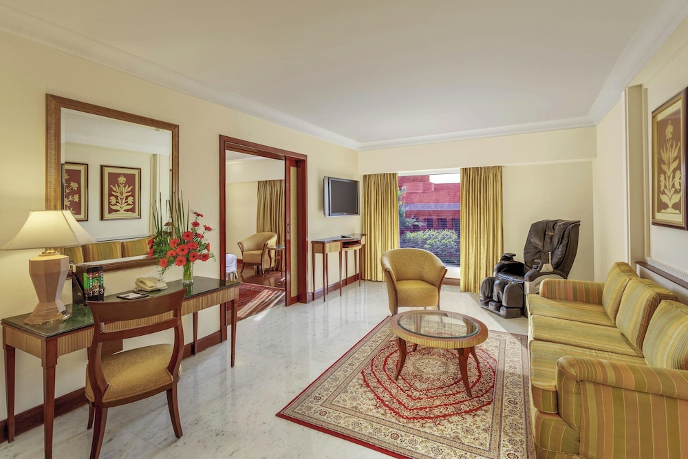 Royal Suite, 1 Bedroom - Photo 2