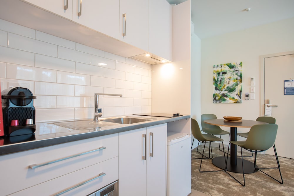 Executive King Studio Apartment - Photo 6