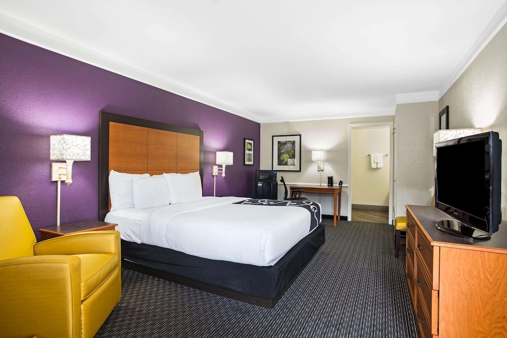 Room, 1 King Bed, Accessible, Non Smoking (Roll-In Shower) - Photo 1