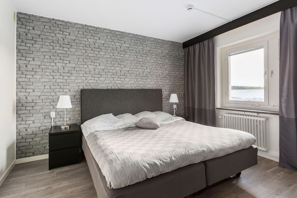 Standard Room, Multiple Beds, Non Smoking (1 extra Single bed) photo 1