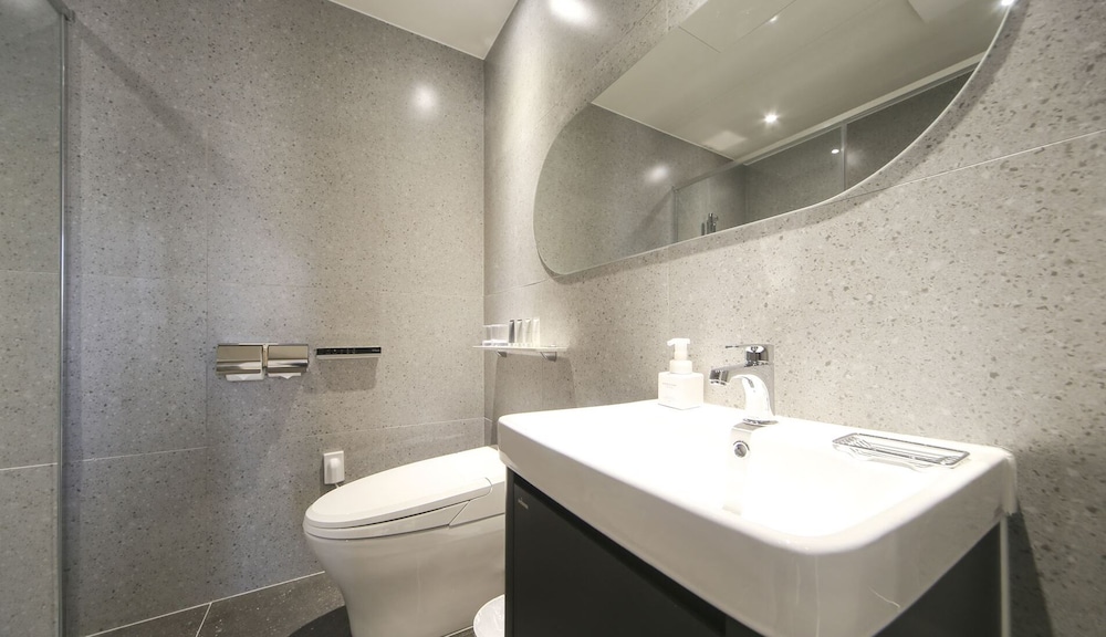 Suite - Photo 8