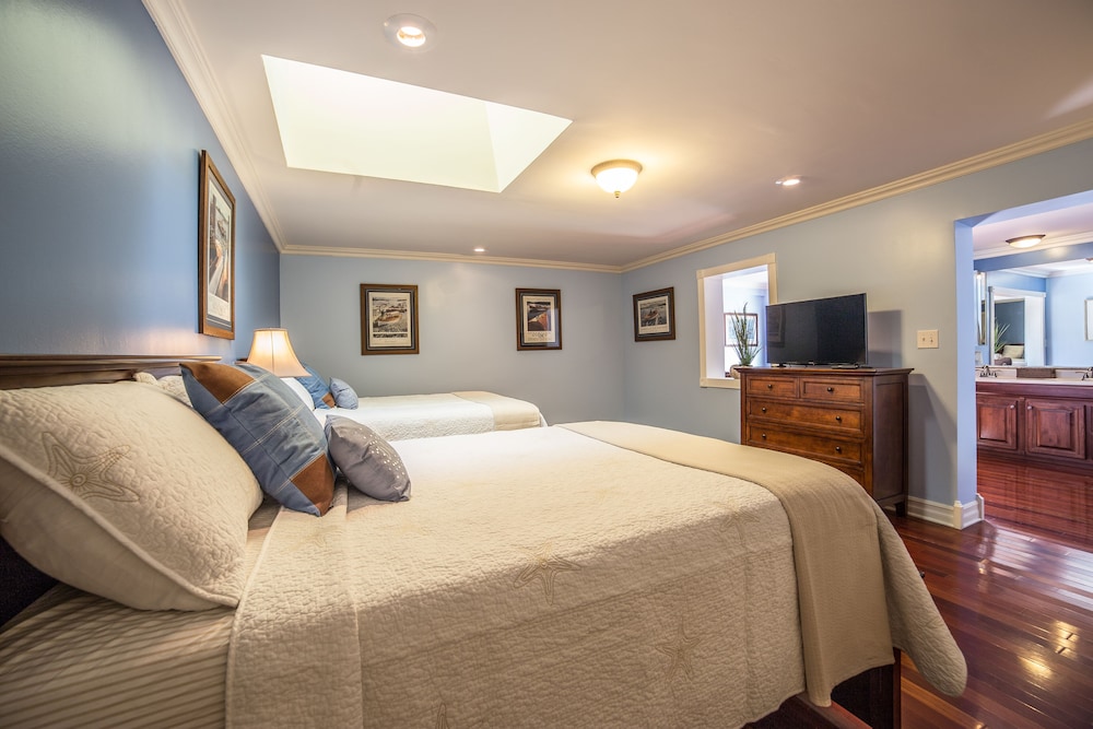 Suite, 2 Double Beds (Maine Stay) photo 2