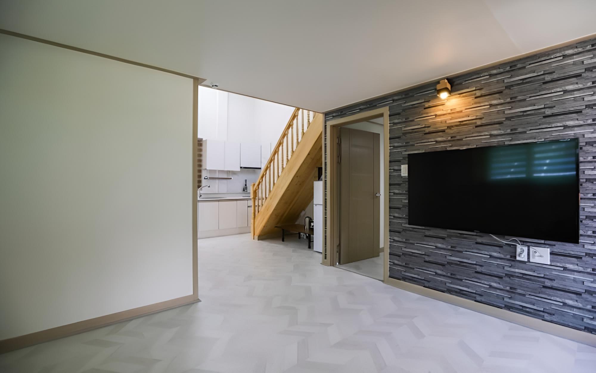 Room (Room 201) - Photo 2