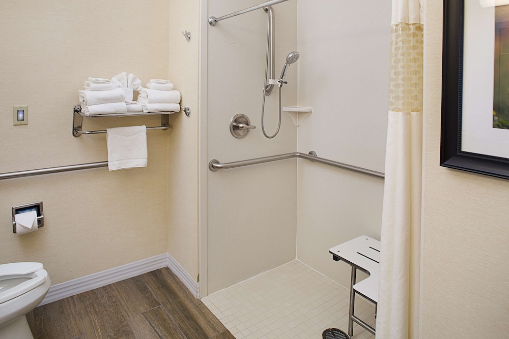 Room, 1 King Bed, Accessible, Non Smoking - Photo 6