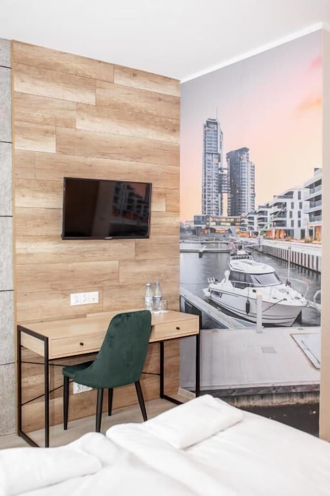 Superior Room, 1 Queen Bed, Non Smoking, City View