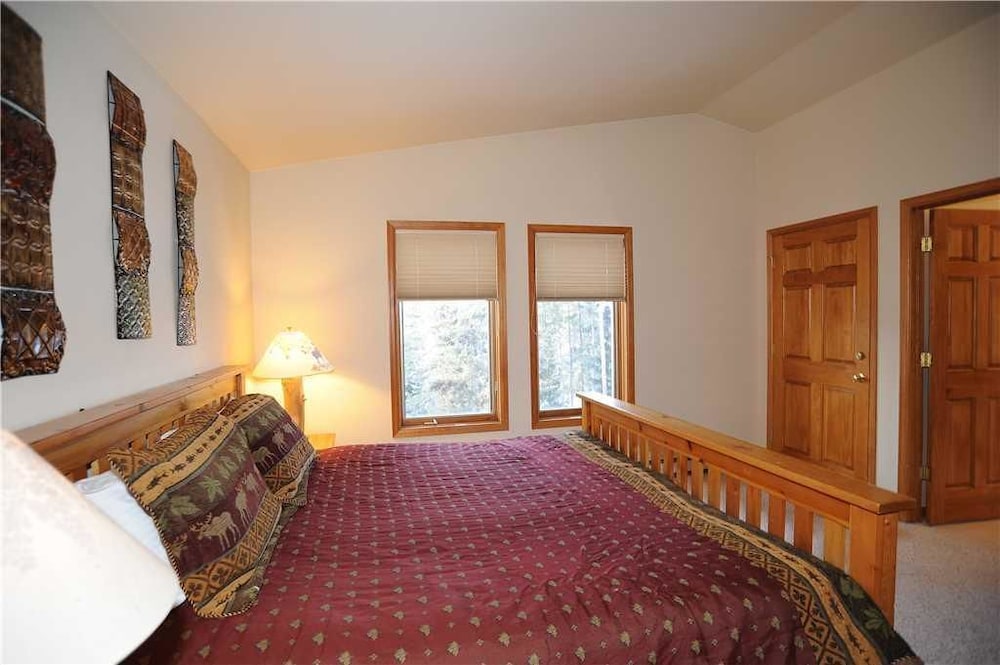 Superior House, 3 Bedrooms, Hot Tub, Mountain View