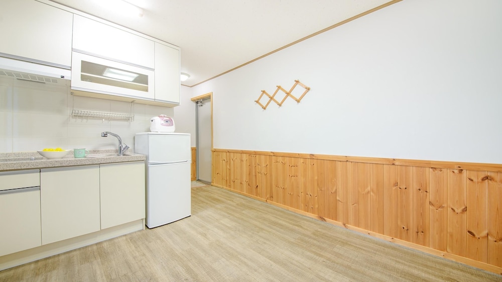 Basic Room, 1 Bedroom (B206) - Photo 3
