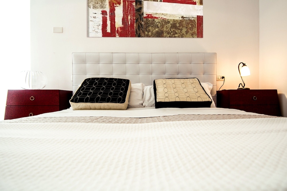 Standard Room, 1 Queen Bed photo 2
