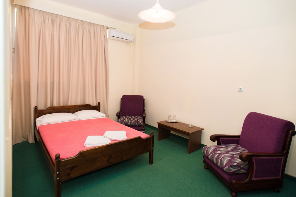 Family Room, 2 Bedrooms