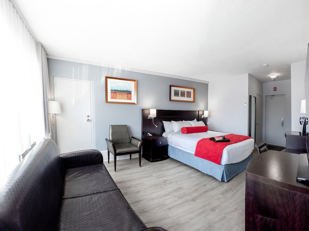 Deluxe Room, 1 Queen Bed with Sofa bed, Non Smoking - Photo 4