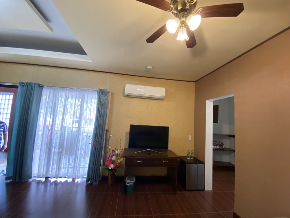 Family Room - Photo 3