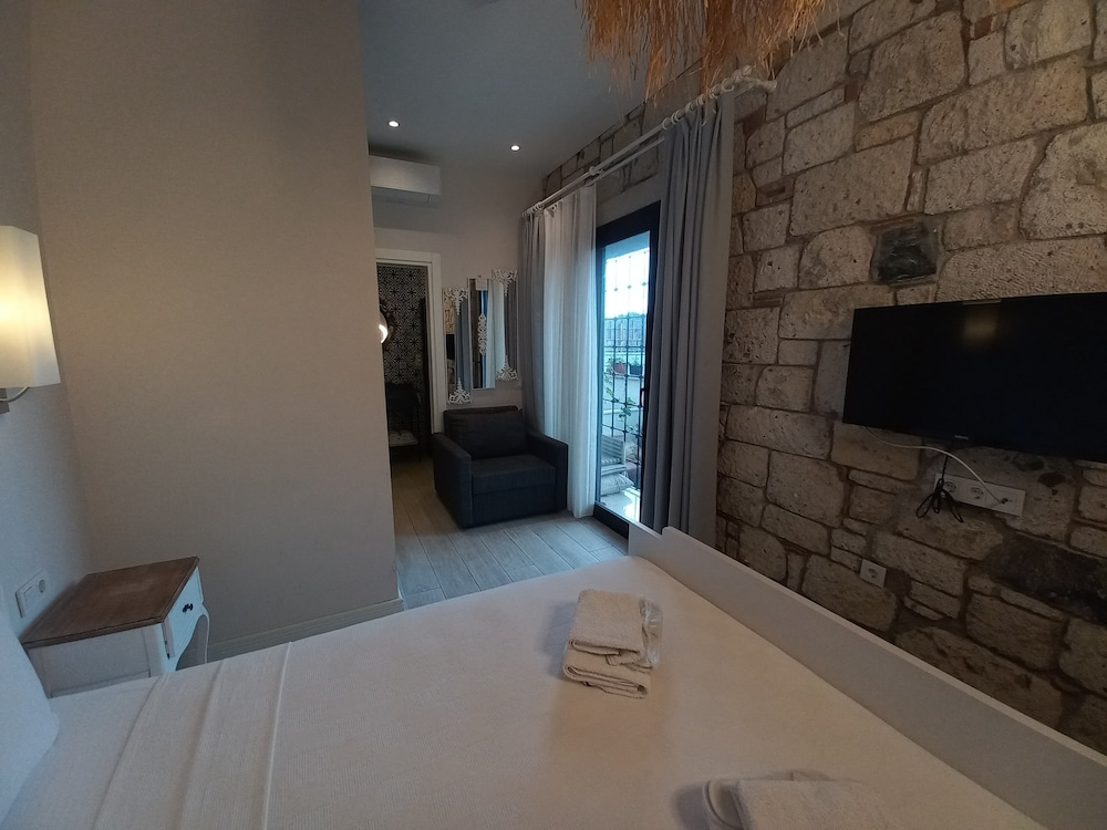 Standard Quadruple Room - Photo 10