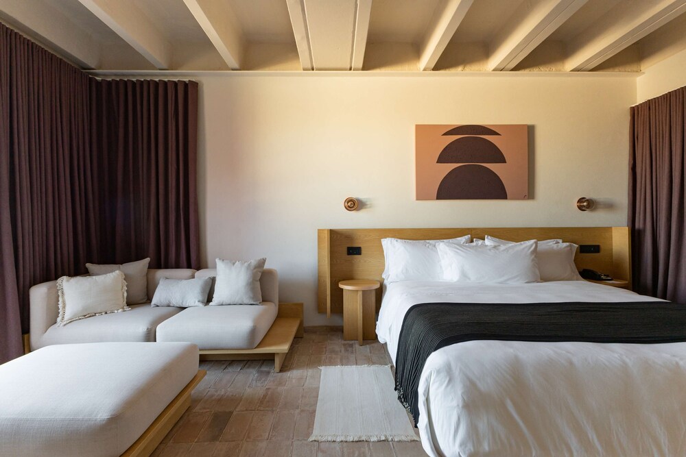Room, 1 King Bed, City View - Photo 1