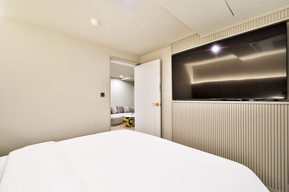 Suite - Photo 4