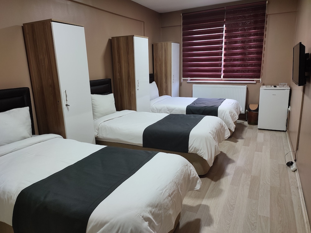 Standard Triple Room, 3 Twin Beds photo 1